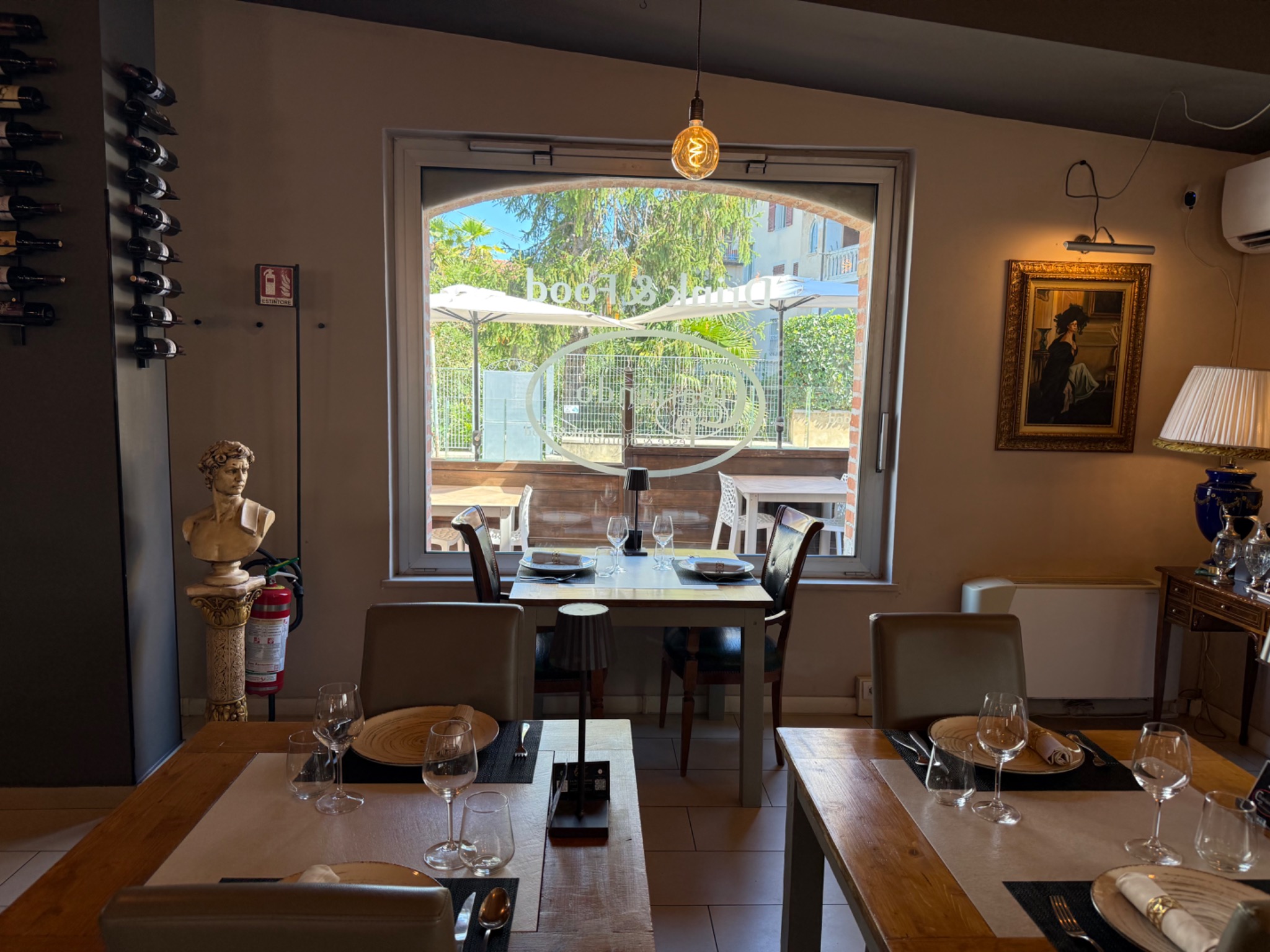 Interno accogliente del ristorante Cibariando a Jesi